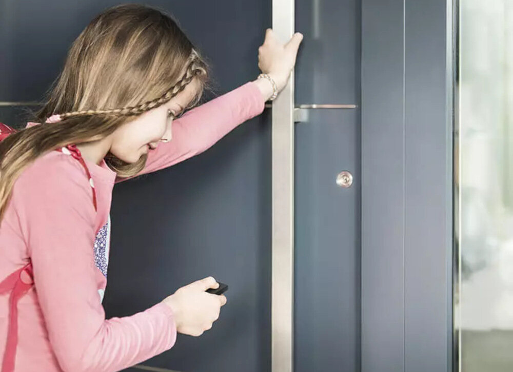 Pilot zdalnego sterowania NUKI Fob stanowi rozszerzenie ekosystemu NUKI inteligentny zamek NUKI Smart Lock ustawić lub zmienić dostęp do zamka aplikacja NUKI usunąć uprawnienia dostępu danego klucza