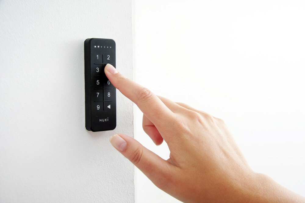 Klawiatura numeryczna NUKI Keypad nowoczesna technologia użycie kodu najwyższa kompatybilność łatwa instalacja 6-cyfrowe kody dostęp maksymalne bezpieczeństwo