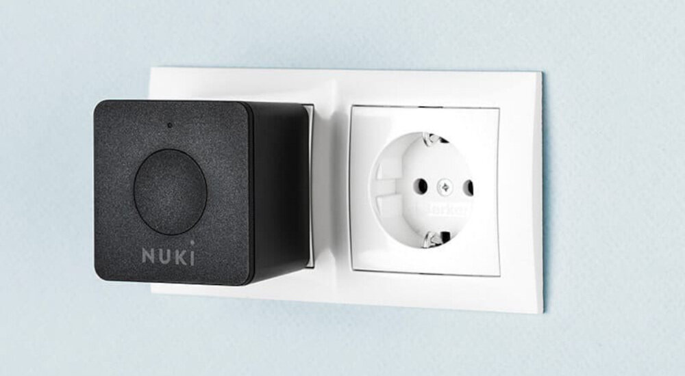 Centrala zamka NUKI BRIDGE HR2 Wi-Fi nie ingeruje w konstrukcję innych urządzeń szybki i łatwy montaż