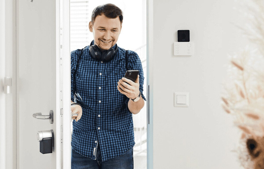 Centrala zamka NUKI BRIDGE HR2 Wi-Fi obsługa za pomocą Bluetooth i Wi-Fi GHz kompatybilne z systemami Alexa Google Home Apple HomeKit za pomocą IFTTT