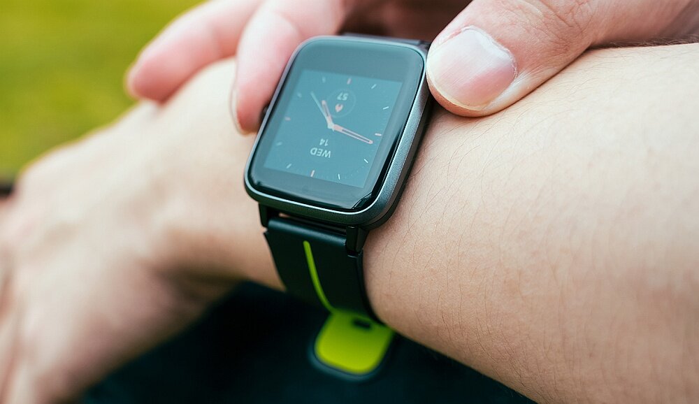 Smartwatch ULEFONE Watch GPS ekran bateria czujniki zdrowie sport pasek ładowanie pojemność rozdzielczość łączność sterowanie krew puls rozmowy smartfon aplikacja