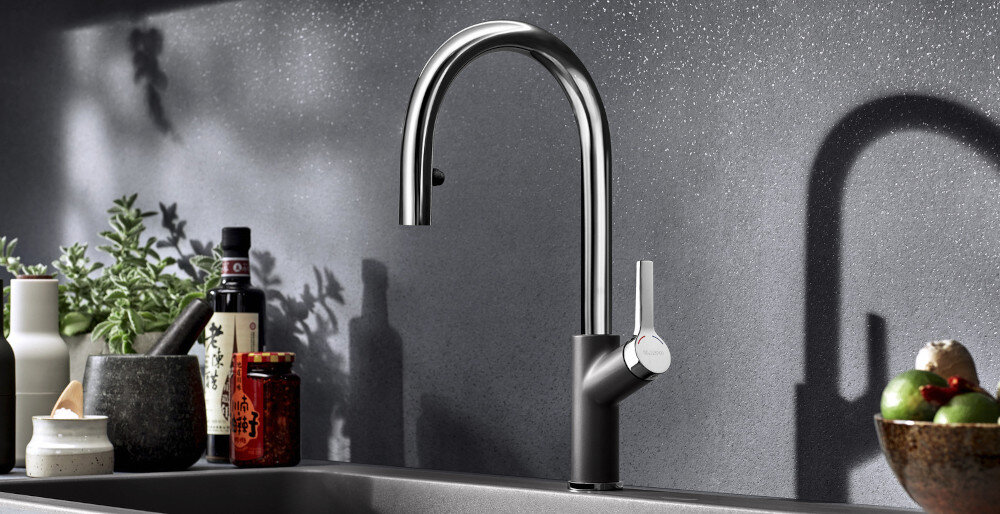 Bateria BLANCO Carena-S Vario 526172 Czarny/chrom zbliżenie zlewozmywak Czarny/chrom Prostota i wygoda stojąca Jednodźwigniowa wylewka obrotowa 190°