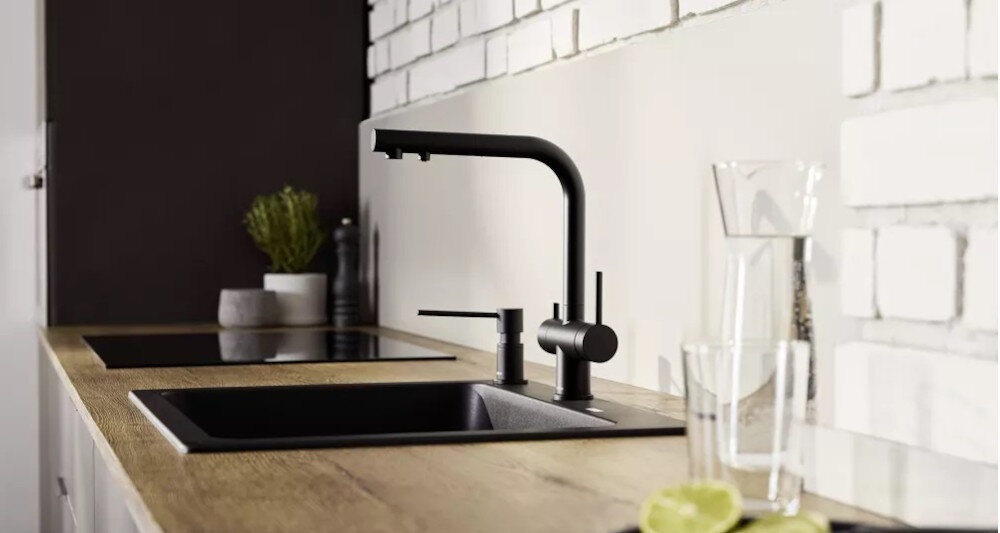 BATERIA KUCHENNA BLANCO Fontas II 526157 Czarny zdjęcie lifestyle obrotowa wyciągana wylewka kolor czarny trwały estetyczny Silgranit odporny na temperatury łatwe czyszczenie