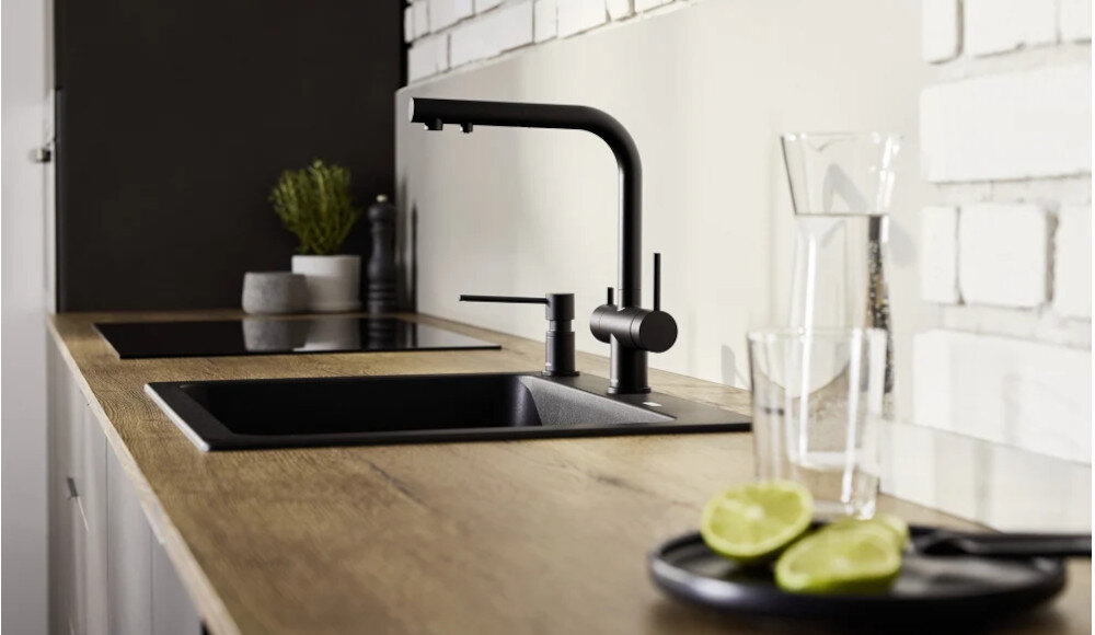 BATERIA KUCHENNA BLANCO Fontas II 526158 czarny zdjęcie lifestyle obrotowa wyciągana wylewka kolor czarny trwały estetyczny Silgranit odporny na temperatury łatwe czyszczenie