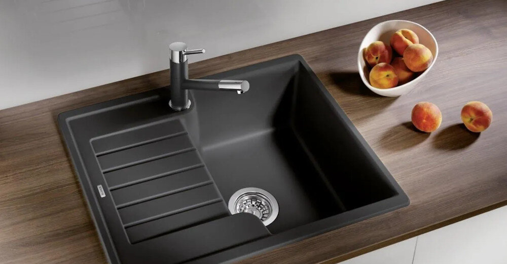 Bateria BLANCO Kano-S 526174 Czarny/chrom lifestyle kuchnia widok bok kolor Czarny chrom zlewozmywak blat dekoracje kuchenne