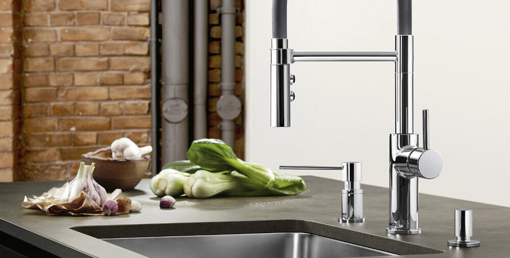 Dozownik do płynu do naczyń BLANCO Wymiary Wysokość Głębokość Szerokość średnica otworu montaż szczegóły wygląd kolor czarny wygoda solidna konstrukcja wytrzymała pompka łatwa obsługa dokładne dawkowanie 300 ml silgranit stylowo przyjemne użytkowanie