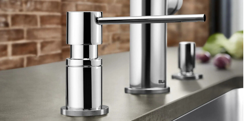 Dozownik do płynu do naczyń BLANCO wygląd kolor chrom wygoda solidna konstrukcja wytrzymała pompka łatwa obsługa dokładne dawkowanie 300 ml silgranit stylowo przyjemne użytkowanie