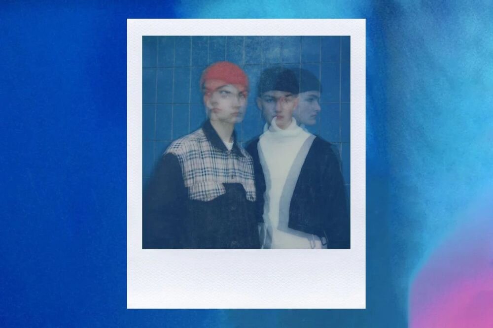 Aparat POLAROID Now  zdjęcia drukowanie drukarka wkłady filmy rozdzielczość bateria obiektyw pojemność tryby filtry łączność smartfon aplikacja sterowanie ogniskowa przysłona migawka lampa błyskowa wymiary ekran wizjer waga zapis karta pamięć 
