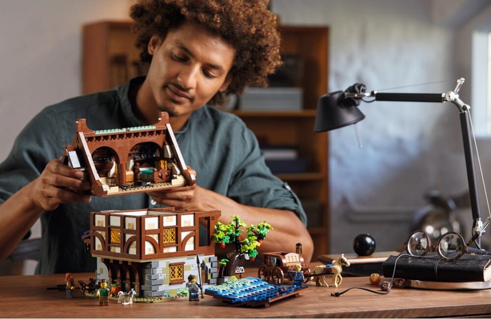 LEGO Ideas Średniowieczna kuźnia 21325 Dokładne testy wytrzymałościowe
