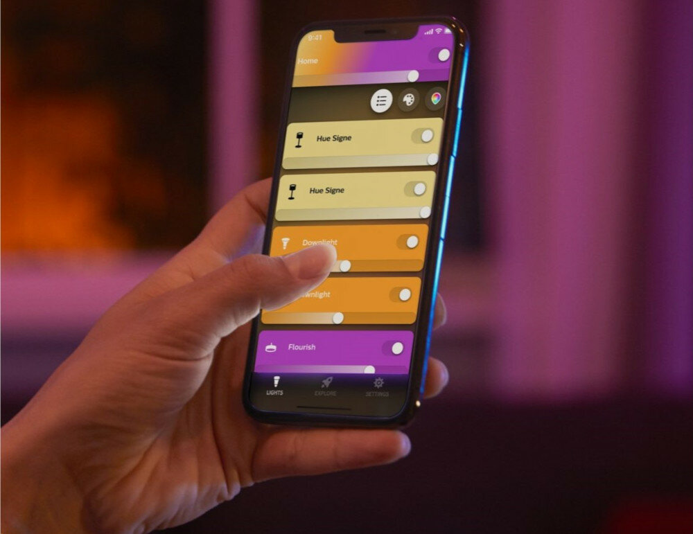 Lampa akcentująca plug-and-play PHILIPS Hue Bloom współpracuje z systemami Alexa Siri Google Home