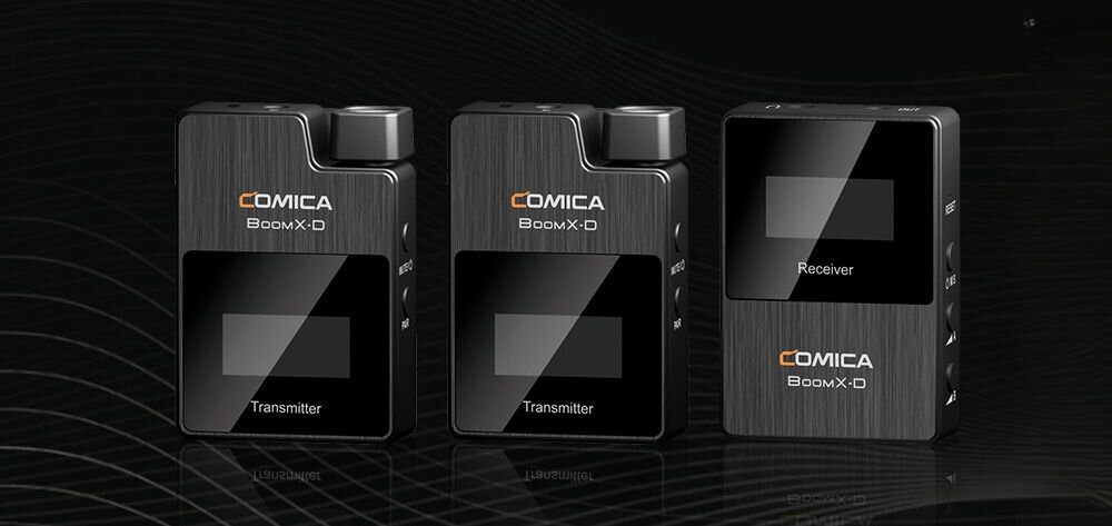 Zestaw bezprzewodowy COMICA BoomX-D D2 prezentacja odbiornika i nadajników na czarnym tle 
				jakość dźwięku 48 kHz 16 bit profesjonalne audio czysty i szczegółowy zapis audio