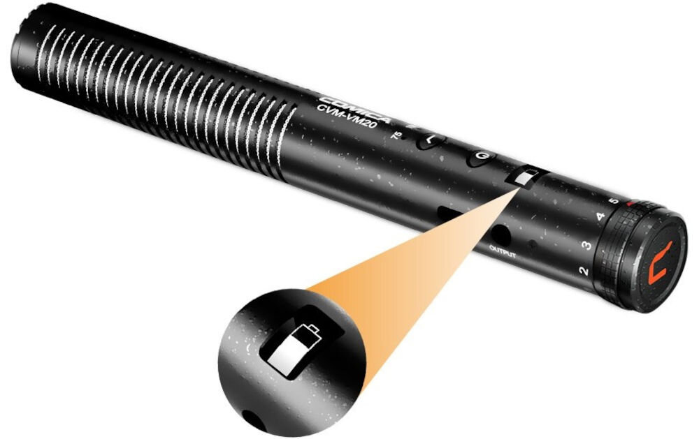 Mikrofon COMICA CVM-VM20 prezentacja mikrofonu na białym tle zbliżenie na wskaźnik OLED ze stanem baterii bateria USB‑C 300mAh 3.7 V OLED wskaźnik ładowanie przez USB-C podczas nagrywania