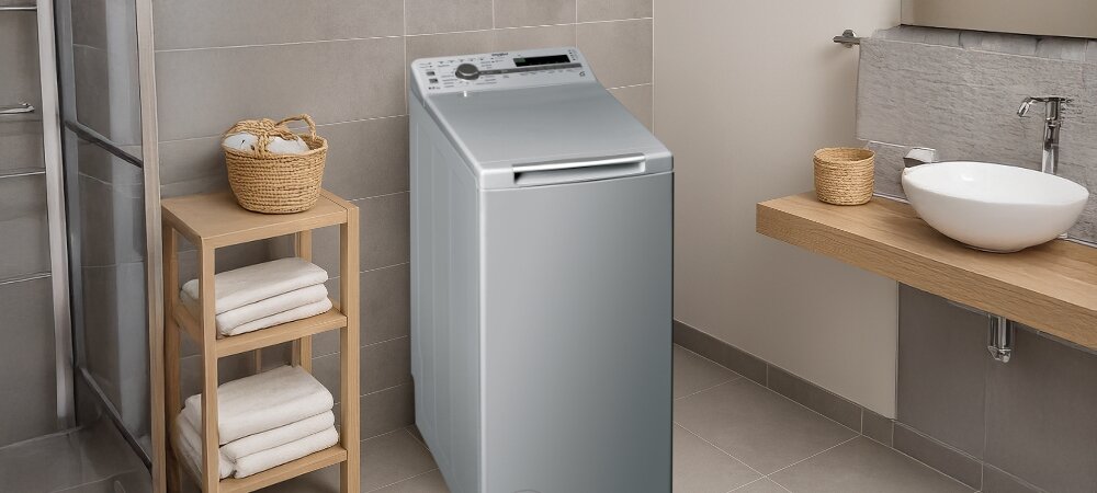 PRALKA WHIRLPOOL MTDLRS65230SS PL/N Pralka wpisuje się w jasne wnętrze łazienki, podkreślając jej uporządkowany charakter. Obok znajdują się półki z kosmetykami i akcesoriami ładowana od góry kompaktowa design trwałość