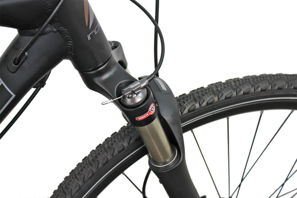 Rower crossowy INDIANA X-Cross 5.0 M21 męski Czarny amortyzator przedni marki SUNTOUR zniweluje nierówności w trudnych terenach