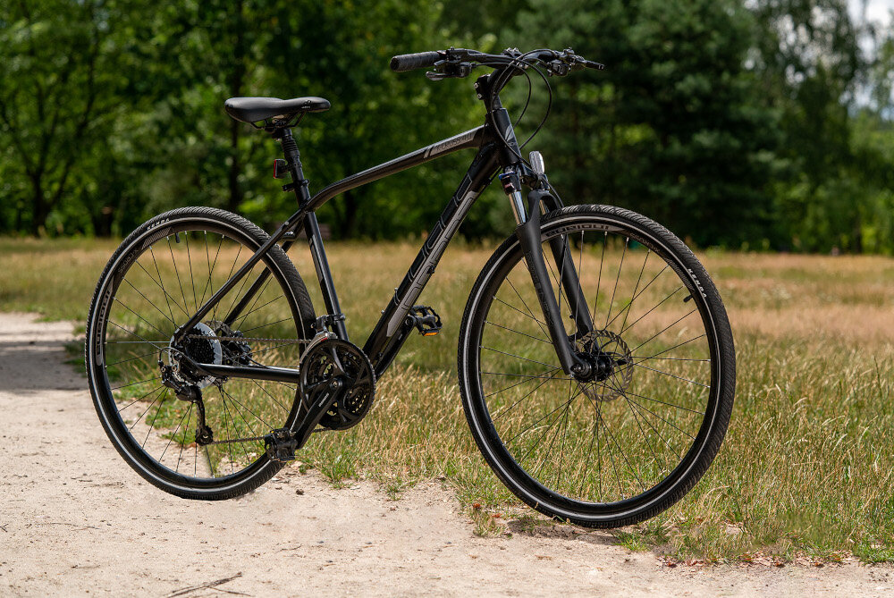 Rower crossowy INDIANA X-Cross 4.0 M19 męski Czarny liczne elementy poprawiające wygodę korzystania amortyzator podzespoły SHIMANO wygodny bezpieczny