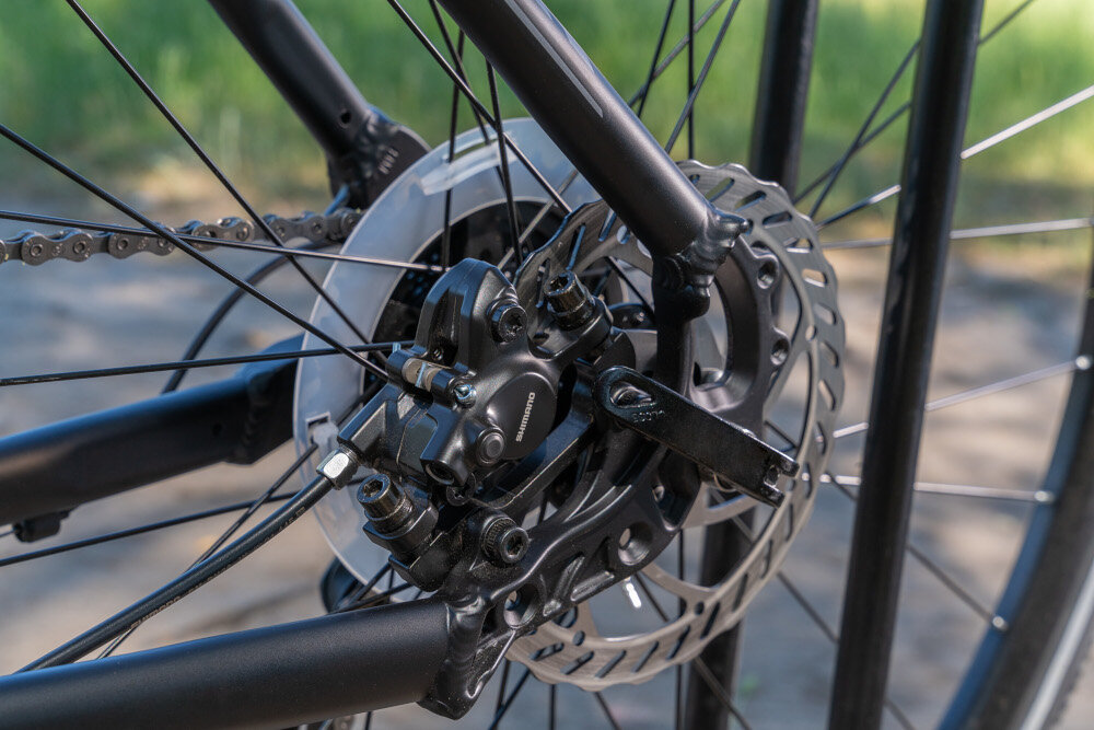 Rower crossowy INDIANA X-Cross 4.0 M19 męski Czarny hamulce tarczowo-mechaniczne marki SHIMANO niezawodne lekkie szybki czas reakcji bezawaryjne działają na każdej nawierzchni uruchamiają się automatycznie użycie manetki