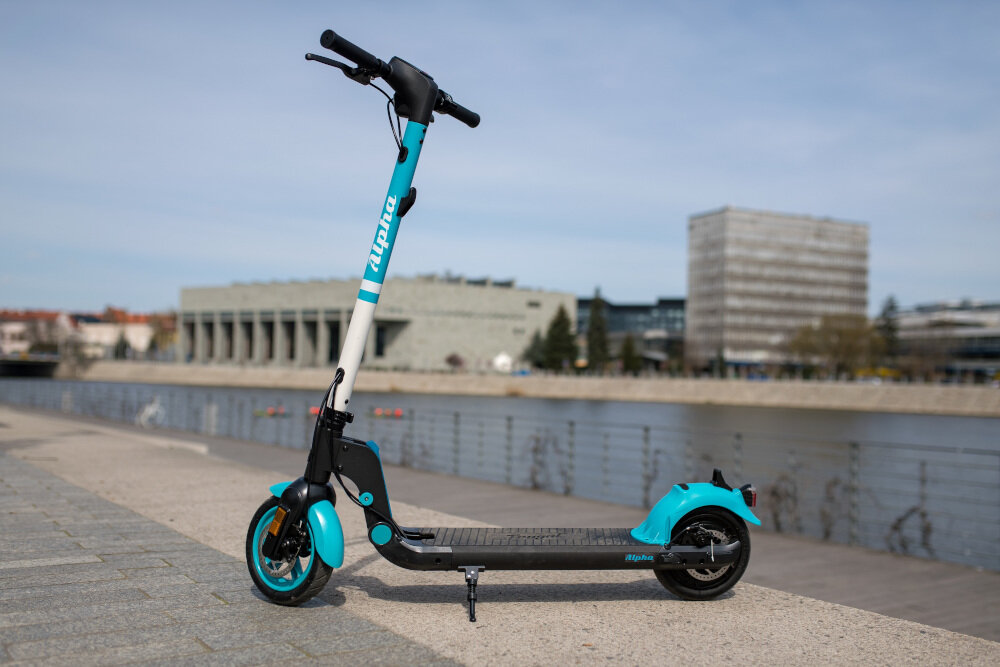 Hulajnoga elektryczna FRUGAL Alpha Czarno-turkusowy dwa tryby jazdy tryb oszczędzania energii tryb sportowy