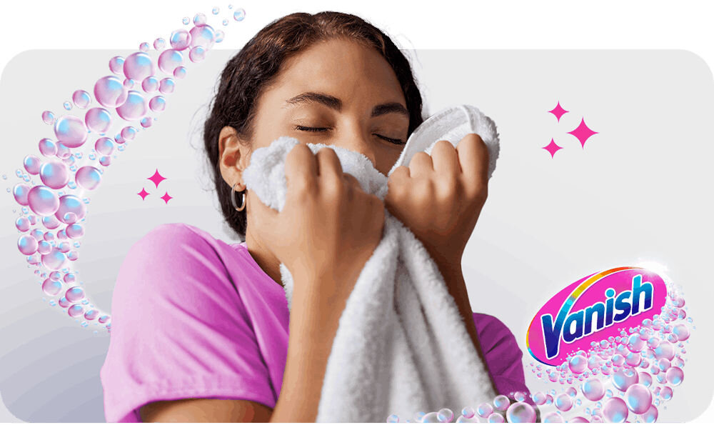 Odplamiacz do prania VANISH Oxi Action Biały 1000 ml osoba wdychająca zapach prania