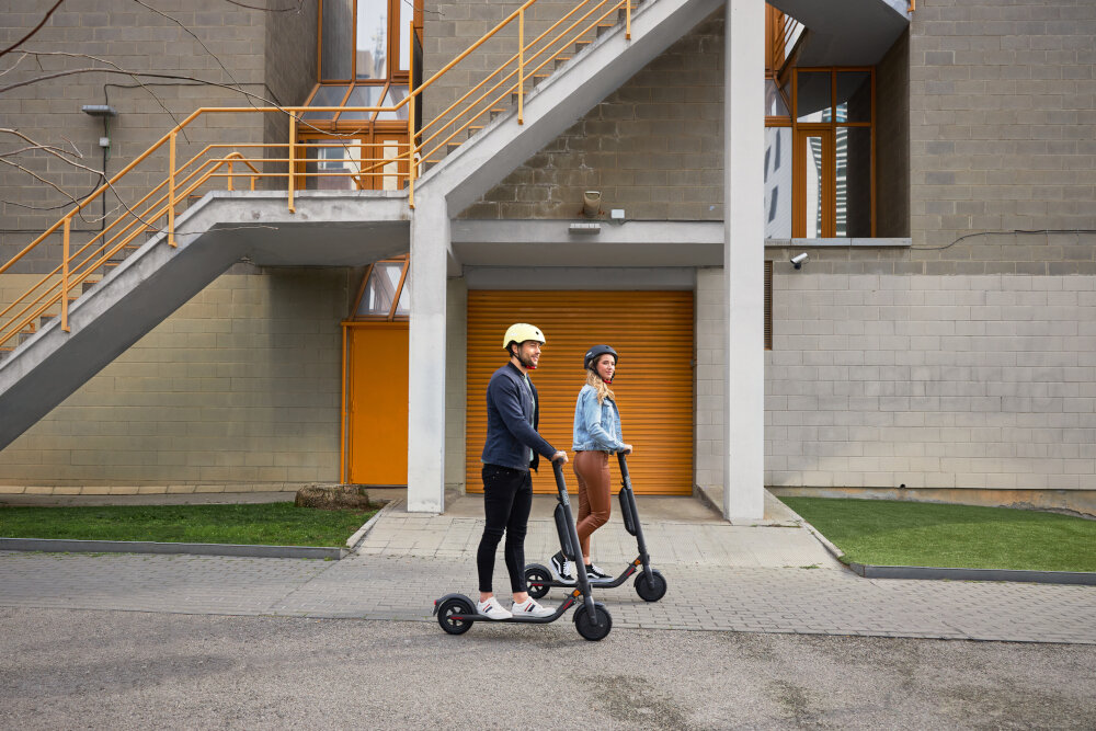 Kask dla dorosłych NINEBOT BY SEGWAY Żółty L odpowiednia ochrona głowy żółtym kolorze rozmiar L