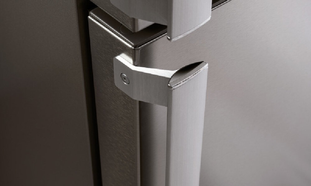 Lodówka WHIRLPOOL W7 931T OX H - Zewnętrzny metalowy uchwyt