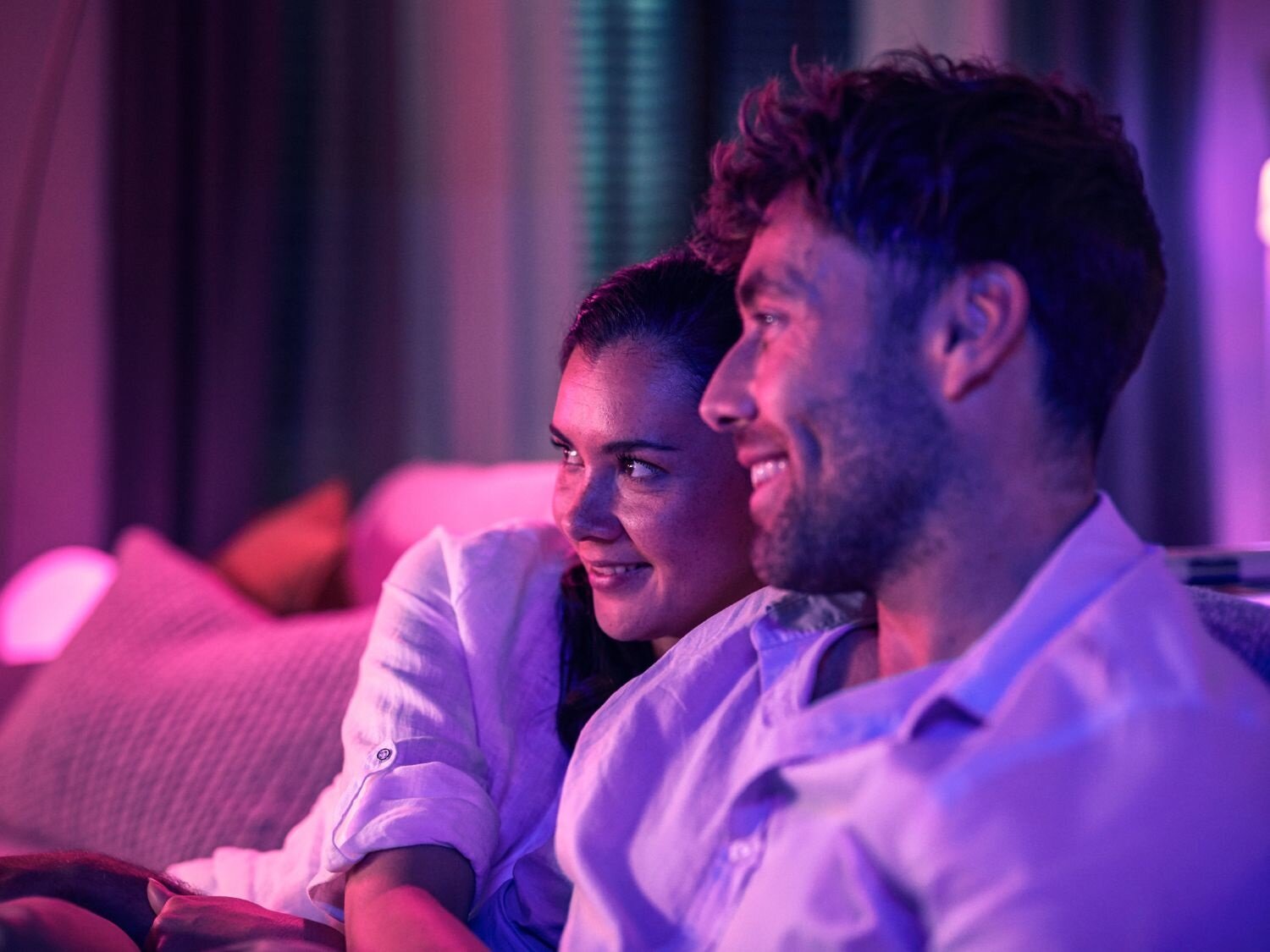 Taśma LED PHILIPS HUE Gradient 75 inteligentne oświetlenie łatwe zgranie kolorowego oświetlenia smart z obrazem wyświetlanym na ekranie tworzy skrypt
