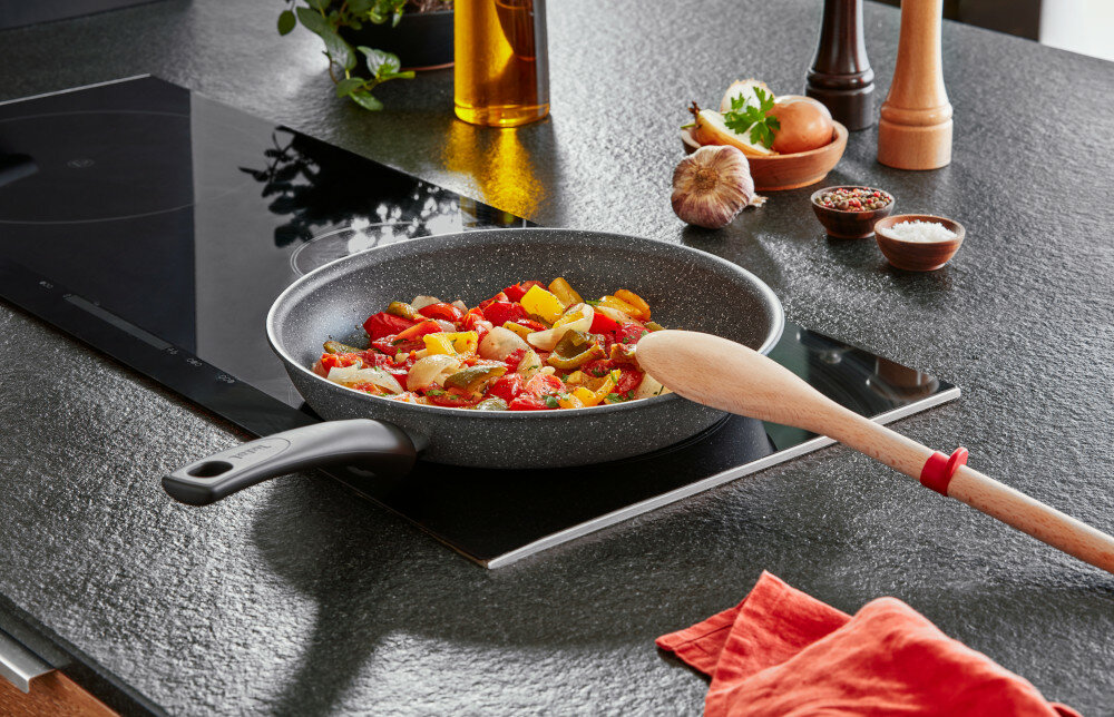 Patelnia TEFAL Ingenio Mineralia Force L6820602 28 cm Thermo-Spot