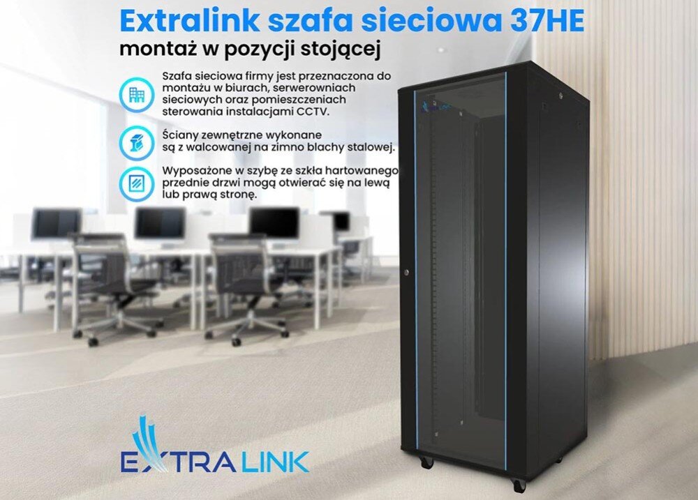 Szafa RACK EXTRALINK 19 37U EX.14428 600 x 600 mm Czarna szafa sieciowa na kółkach ustawiona w biurze z biurkami i krzesłami w tle, po lewej stronie grafika z trzema ikonami oraz tekstem opisującym przeznaczenie szafy, wymiary, pojemność, materiał