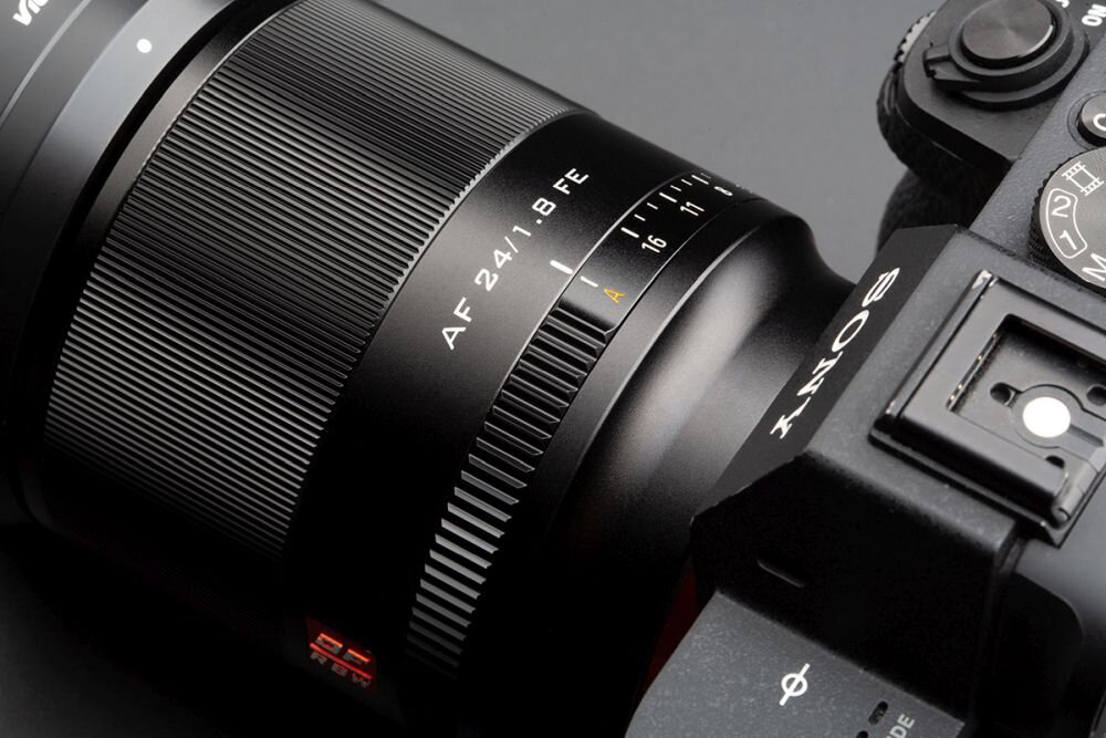 Obiektyw VILTROX AF 24mm f-1.8 FE Sony E ogniskowa przysłona ostrość pierścienie optyka soczewki powłoki montaż bagnet światło jasność zoom filtry waga