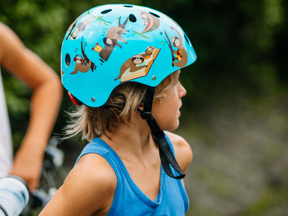 Kask HORNIT Sloth Niebieski dla Dzieci (rozmiar M) normy bezpieczeńswa wesoły motyw