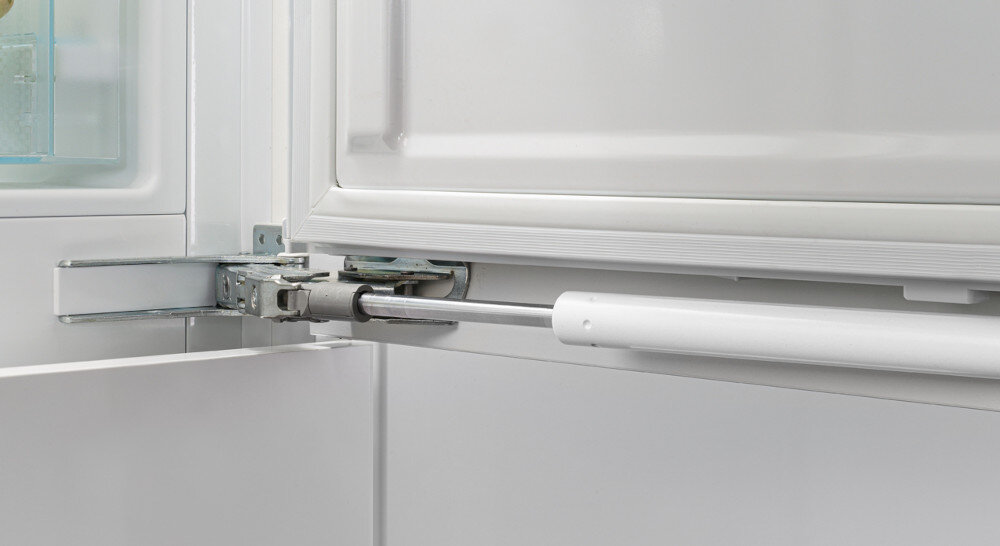 Lodówka LIEBHERR ICNe 5133 Plus SoftSystem ciche zamykanie otwieranie