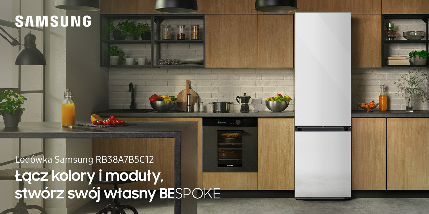 Lodówka Samsung BESPOKE stojąca w urządzonej w drewnie kuchni. Urządzenie można kupić w sklepach Media Expert Lodówka Samsung BESPOKE stojąca w urządzonej w drewnie kuchni. Urządzenie można kupić w sklepach Media Expert