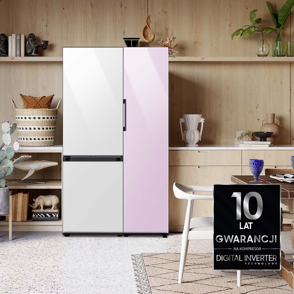 Na zdjęciu pokazano dwa moduły Samsung BESPOKE w zabudowie z jasnego drewna wraz z informacją o gwarancji na kompresor inwerterowy obejmującej dziesięcioletni okres