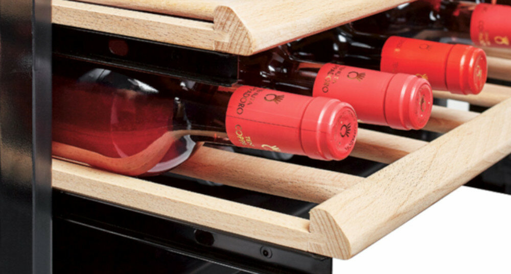 Chłodziarka do wina CANDY CCVB60D wysuwane półki w winiarce