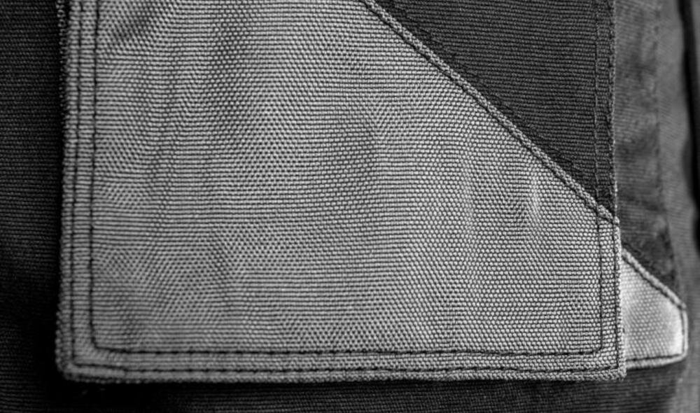 Kombinezon roboczy NEO TOOLS 81-258-XL (rozmiar XL/54) pojemne praktyczne kieszenie różne kształty łatwy dostęp