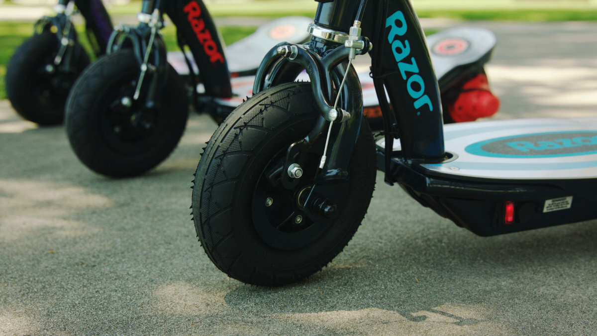 Hulajnoga elektryczna RAZOR Power Core E100 Czerwony kola gumowe