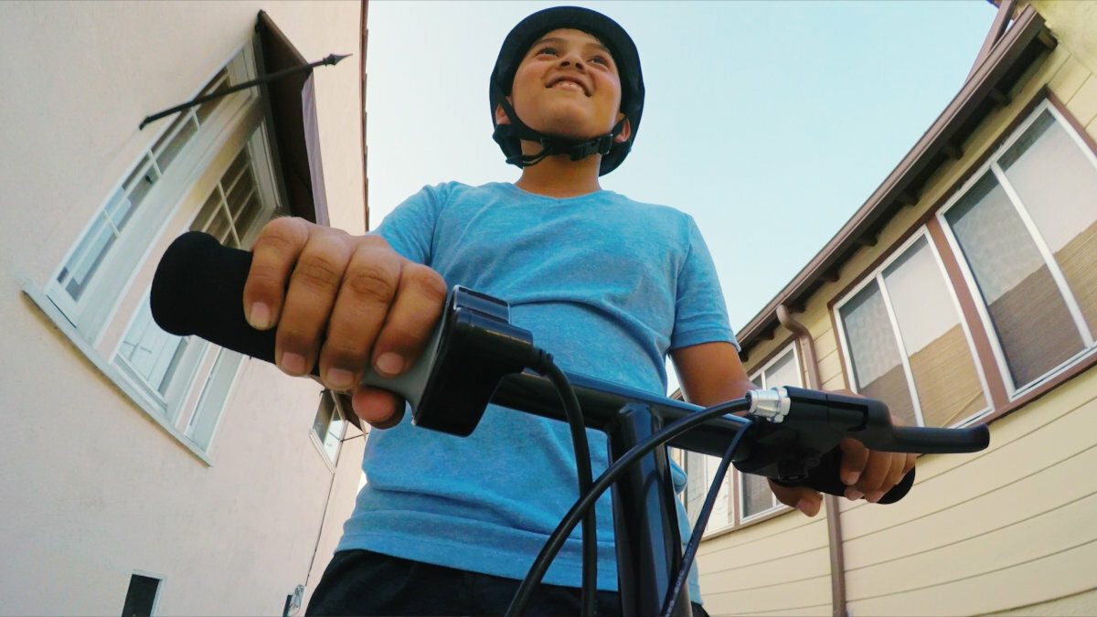 Hulajnoga elektryczna RAZOR Power Core E100 Czerwony prekosc manetki