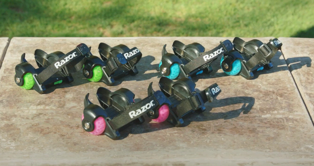 Rolki RAZOR Jetts Mini 25073299 (rozmiar 30-40) Czarno-niebieski nowoczesne wzornictwo czarno-różowe kółka o średnicy 50 mm z uretanu uszczelnione łożyska