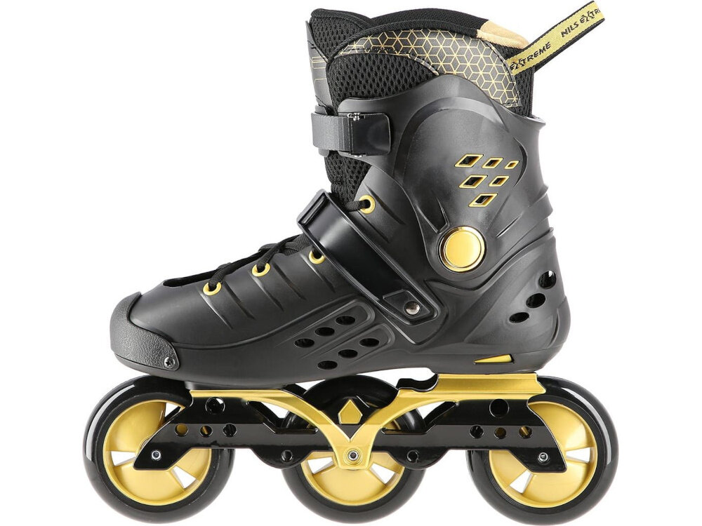 Łyżworolki NILS EXTREME NA20006 (rozmiar 35) łyżworolka na białym tle widoczna z boku zaprojektowane i wykonane zgodnie z normą PN-EN 13843:2009 gwarantuje wysoka jakość wykonania spełnienie wymagań bezpieczeństwa gwarancja trwałości w każdych warunkach użytkowania