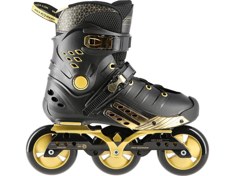 Łyżworolki NILS EXTREME NA20006 (rozmiar 35) łyżworolka na białym tle widoczna z boku aluminiowa płoza o wysokiej trwałości solidne połączenie między butem a układem jezdnym dobrze znosi wstrząsy i obciążenia stabilność większa przewidywalność zachowania rolek płynne poruszanie się