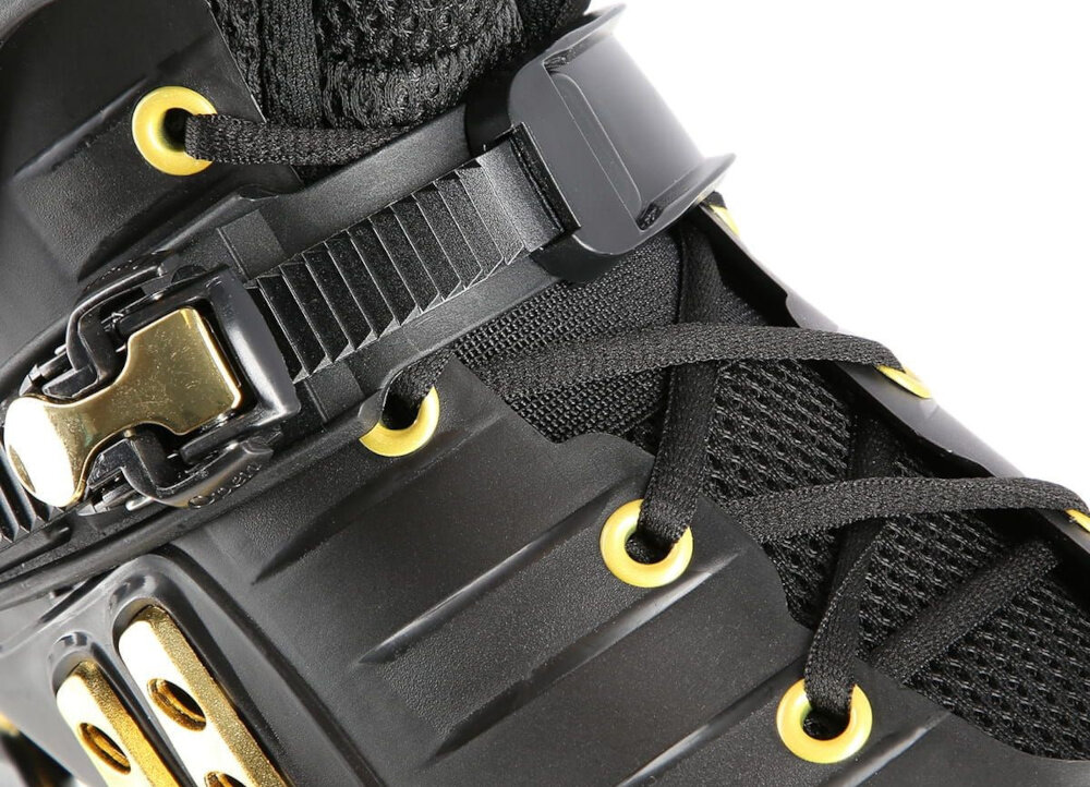 Łyżworolki NILS EXTREME NA20006 (rozmiar 35) zbliżenie na sznurowadła system zapięcia oparty na dwóch klamrach i sznurowadłach precyzyjne dopasowanie do stopy stabilizuje nogę ogranicza jej przesuwanie się poprawia komfort zwiększa poczucie kontroli