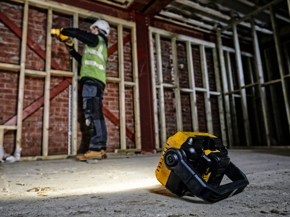 Latarka DEWALT DCL077 temperatura ip54 wodoodporność pyłoszczelność