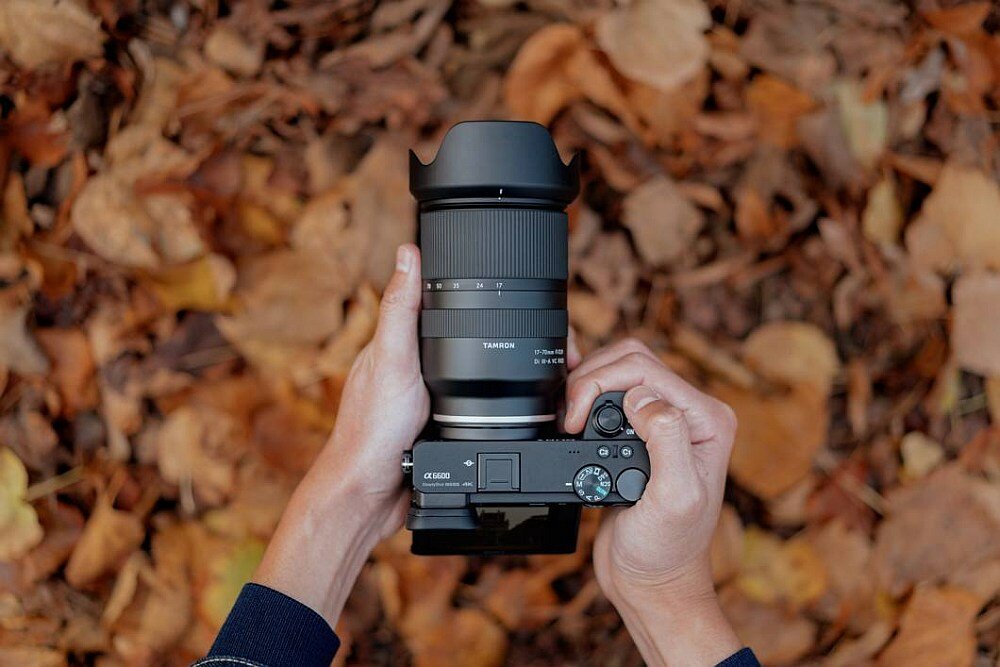 Obiektyw TAMRON 17-70 mm f-2.8 Di III-A VC RXD Sony E zoom ogniskowa przysłona montaż ostrość zdjęcia stabilizacja filmy