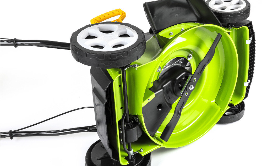 Kosiarka spalinowa FIELDMANN FZR 4611-144B noze z wysokiej jakosci stali wyprofilowanie nozy ksztaltowanie krawedzi tnacych szerokosc robocza 46 cm