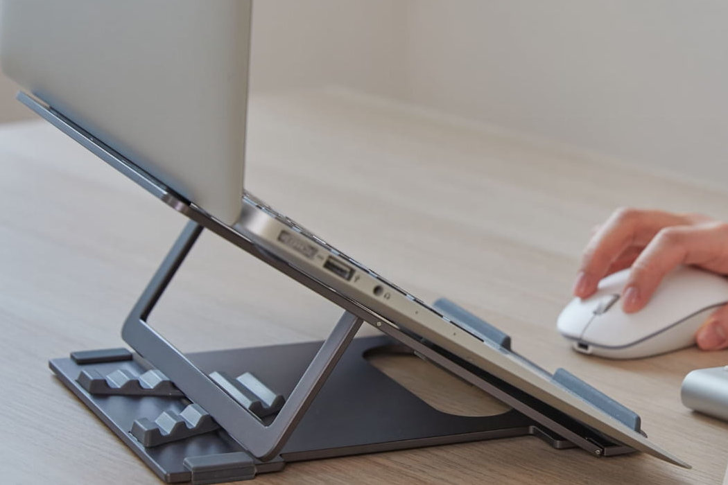 Podstawka pod laptopa POUT Eyes3 Angle chłodzenie regulacja pewność stabilność mobilność jakość kąt