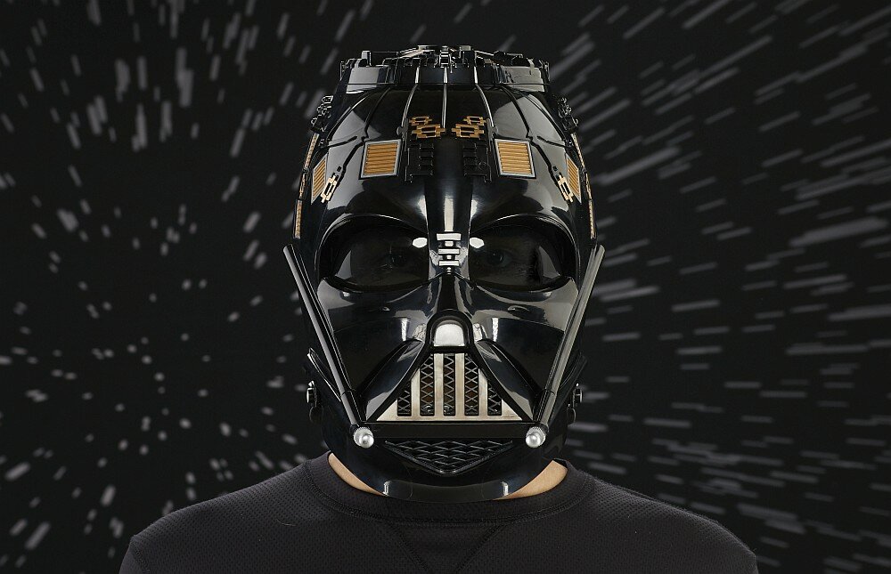 Hełm HASBRO Star Wars E6 Darth Vader Electronic Helmet gwiezdne wojny zabawka podstawka kolekcja dźwięki regulacja