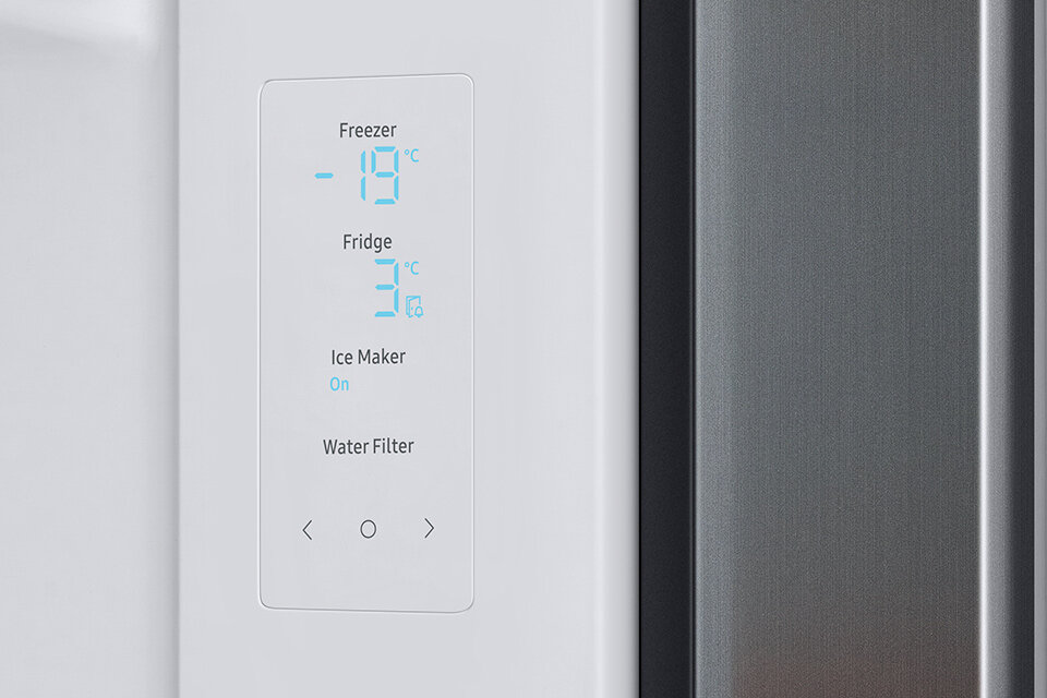 zbliżenie na panel sterowania we wnętrzu lodówki zbliżenie na panel sterowania we wnętrzu lodówki