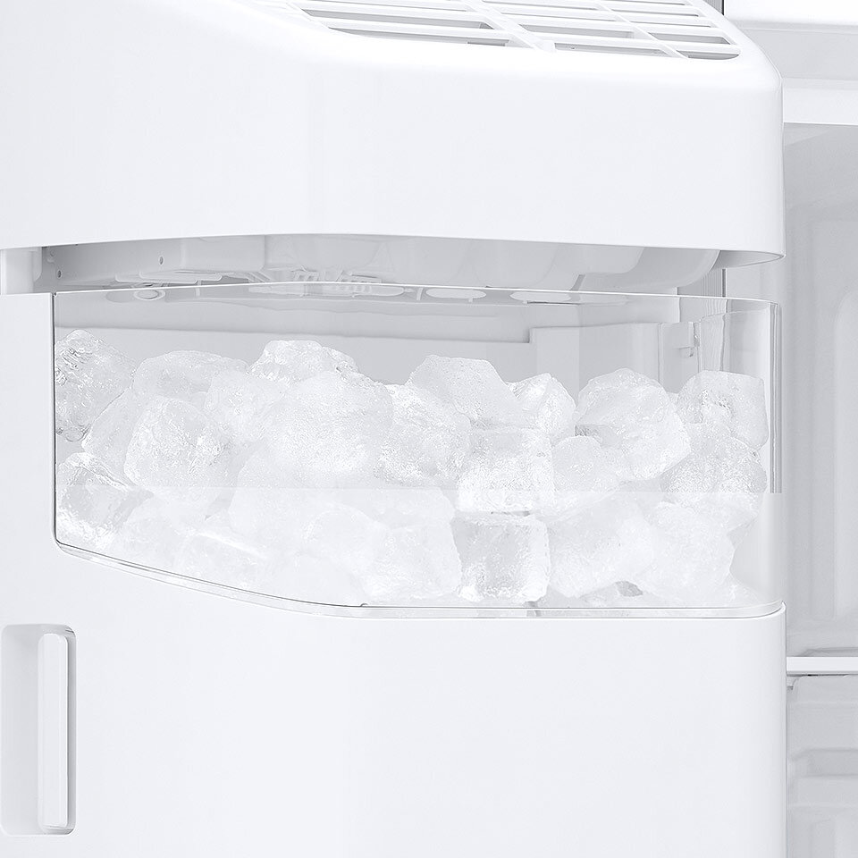 zbliżenie na kostkarkę, która działa automatycznie zbliżenie na kostkarkę, która działa automatycznie