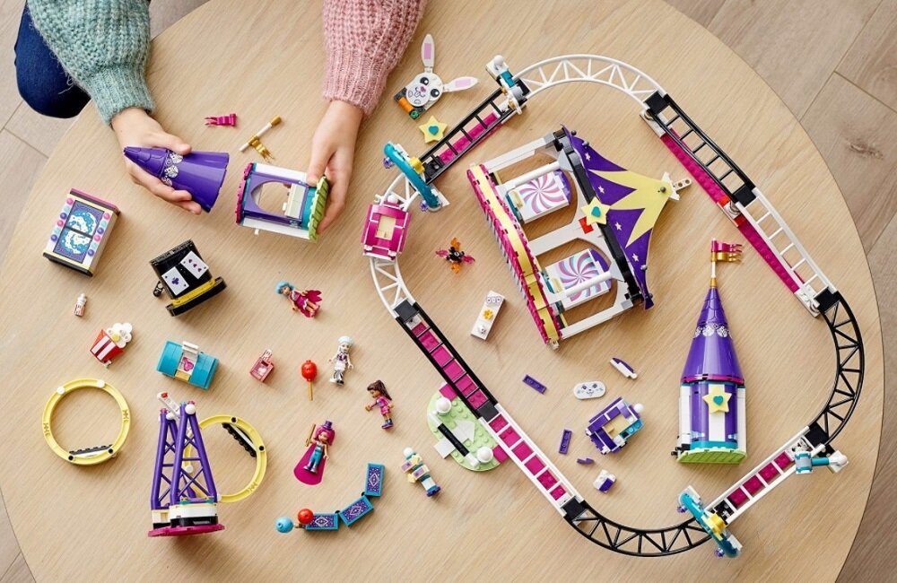 LEGO Friends Magiczne wesołe miasteczko z kolejką górską 41685 Zabawa napędzana wyobraźnią