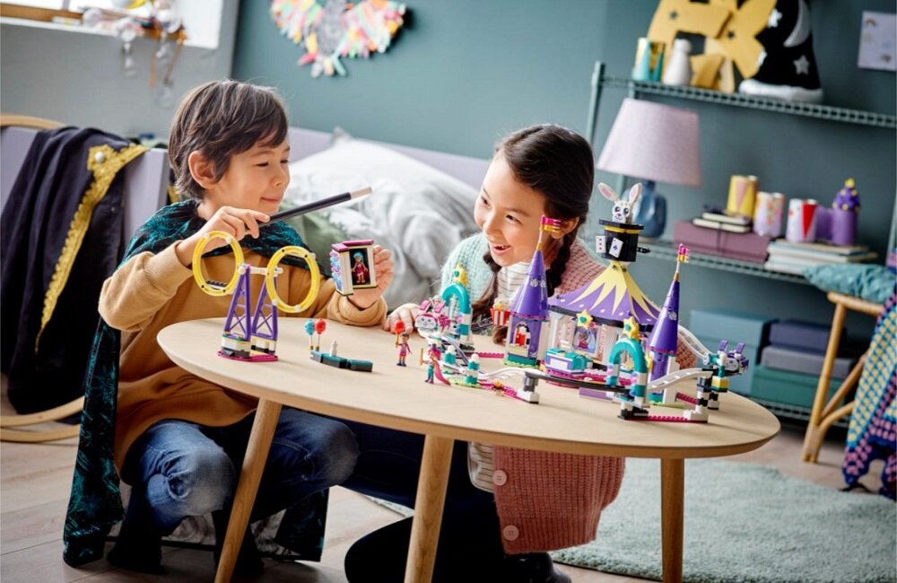 LEGO Friends Magiczne wesołe miasteczko z kolejką górską 41685 Pomoc w rozwoju życiowych umiejętności