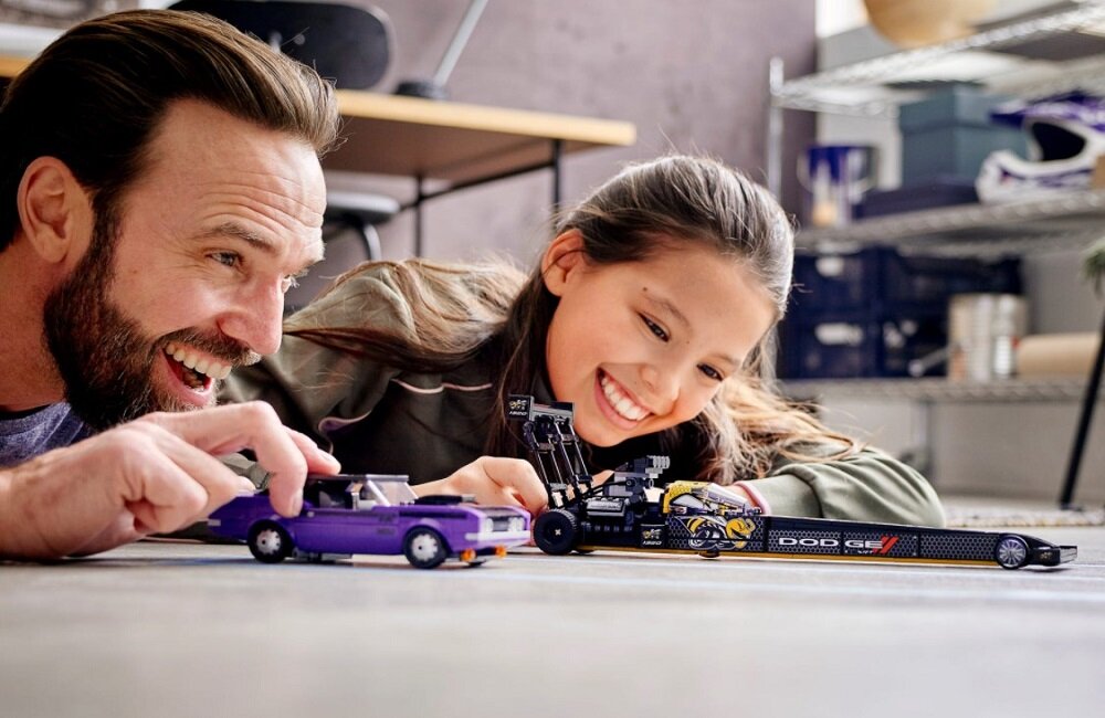 LEGO Speed Champions Mopar Dodge SRT Top Fuel Dragster i 1970 Dodge Challenger T A 76904 dla fanów samochodów i wyścigów Autentyczne modele aut 627 elementów dla dzieci od 8 roku życia